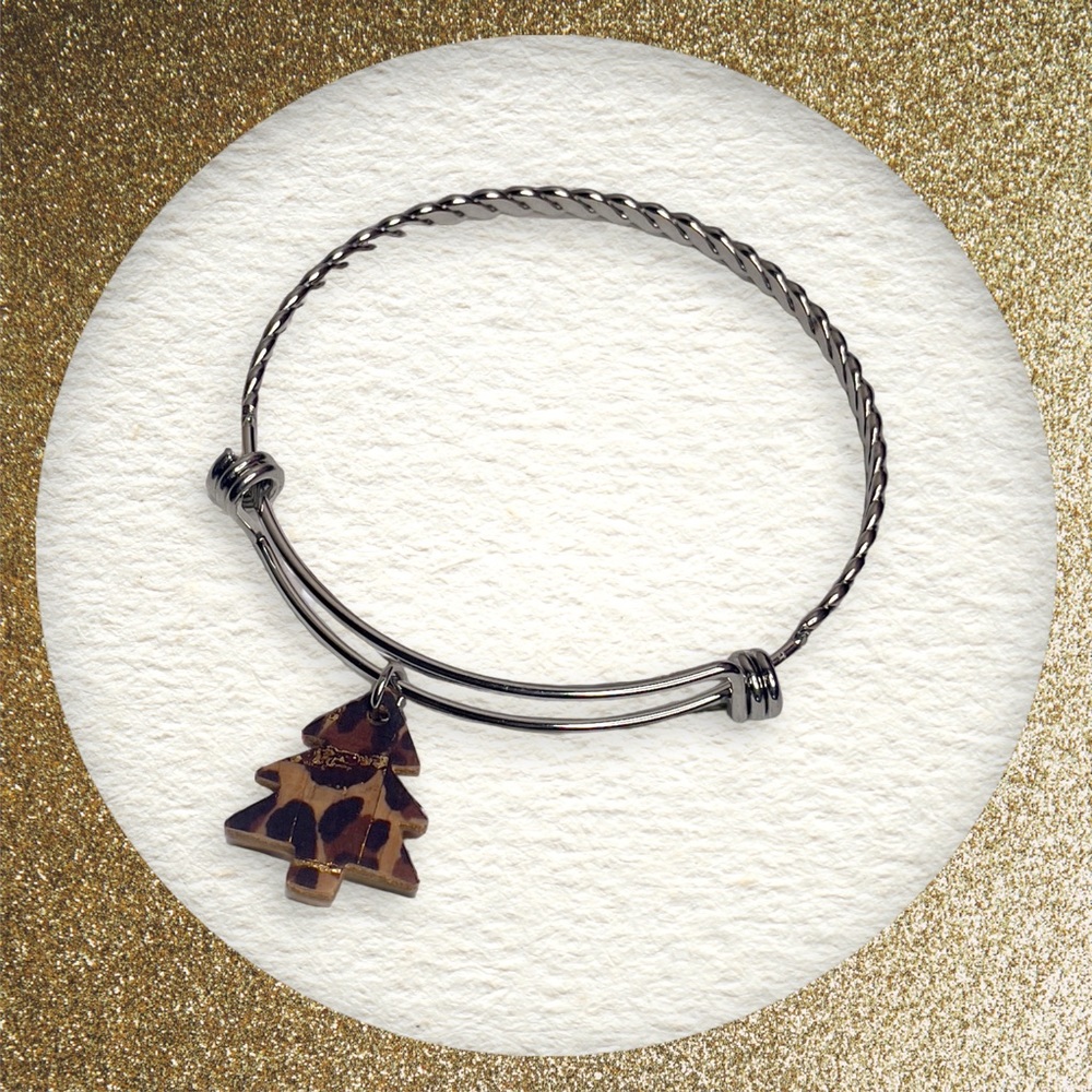 Leopard Tree Stainless Steel Bracelet: Stylish and Adjustable Fit